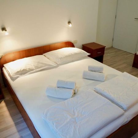 Sesar Apartments Krk - No. 1 Iva Крк Екстер'єр фото
